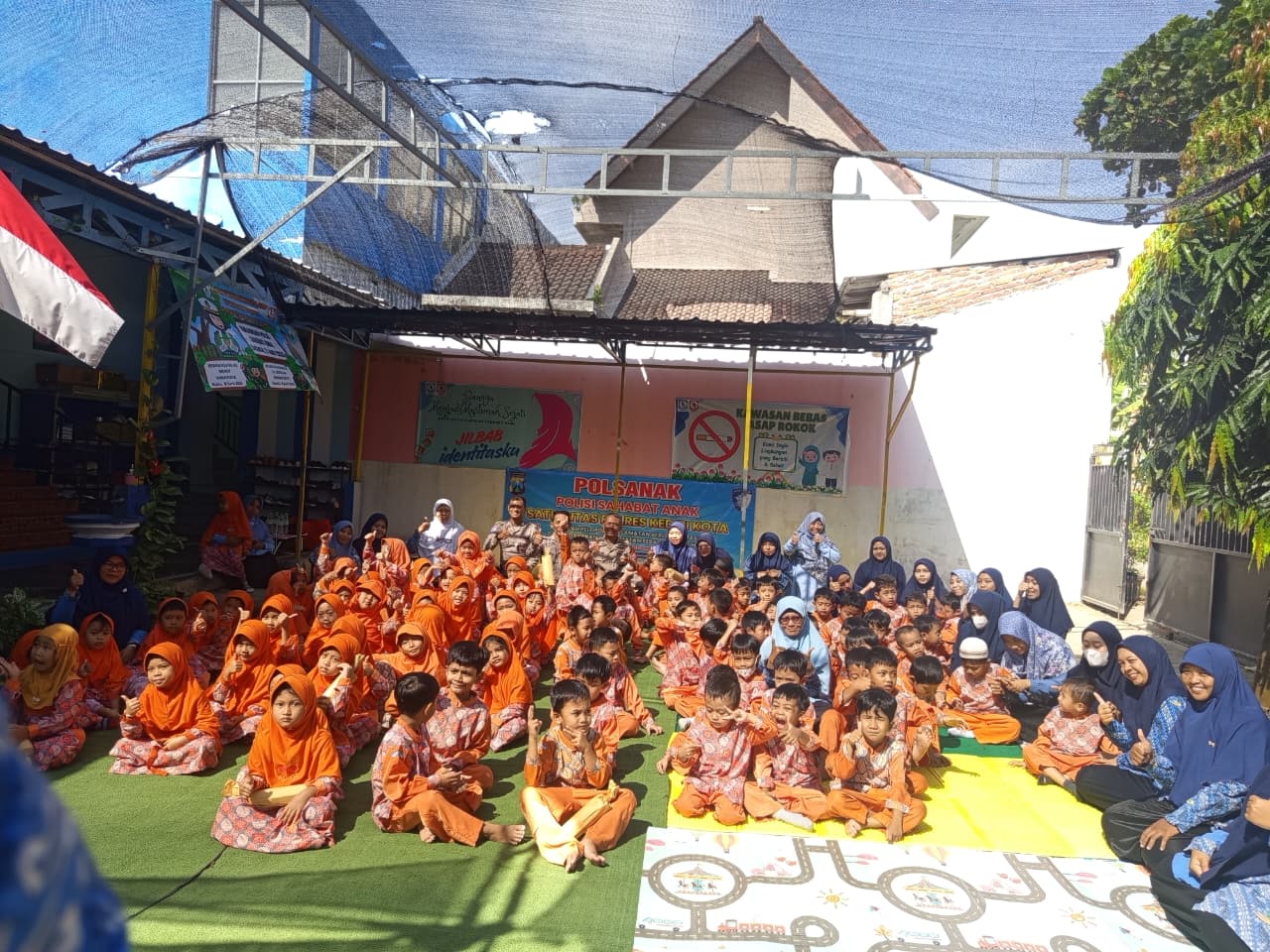 Kunjungan Polisi Sahabat Anak di Sekolah KB-RAIT Bina Insani Kota Kediri